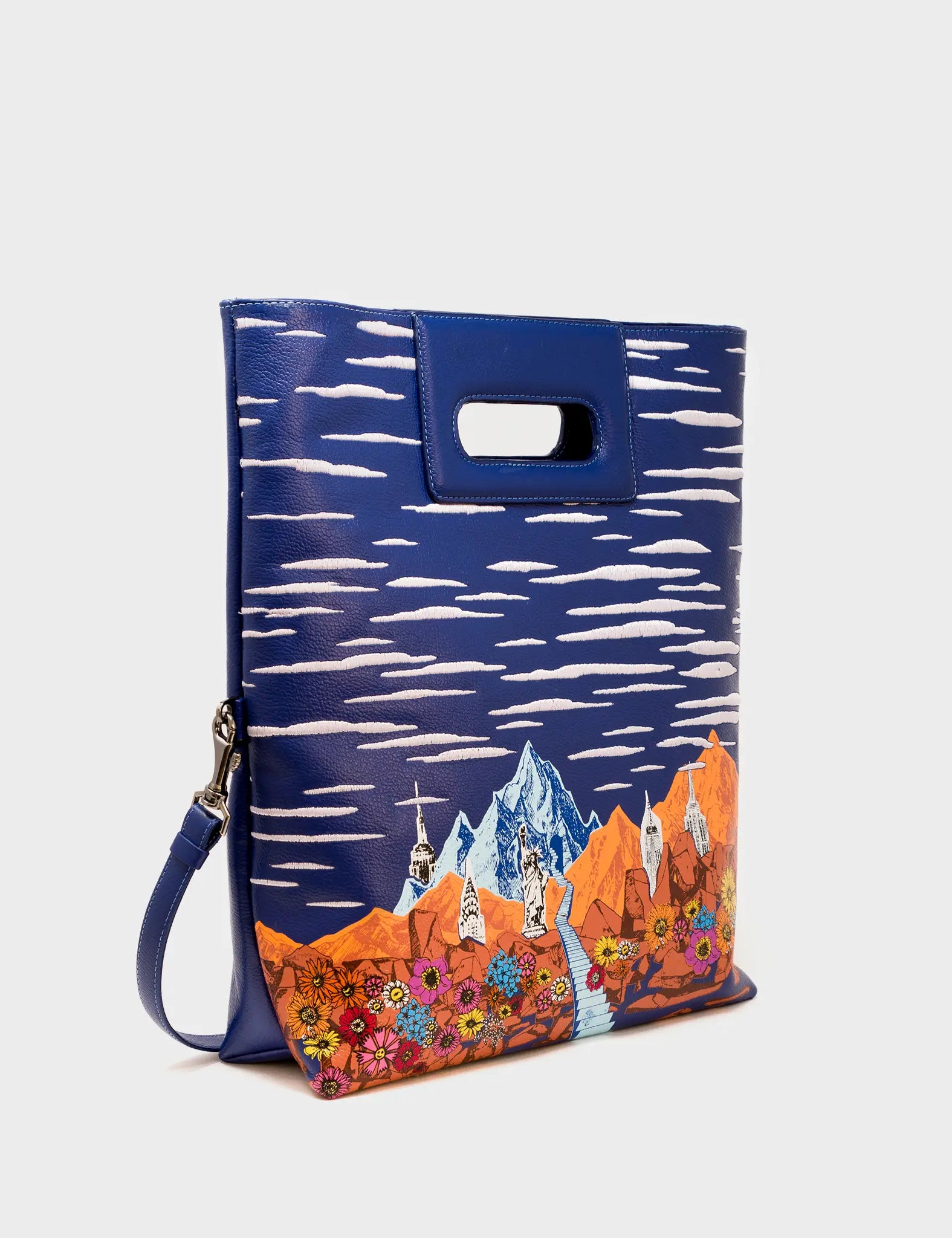 Reversible city tote with 2025 skyline print