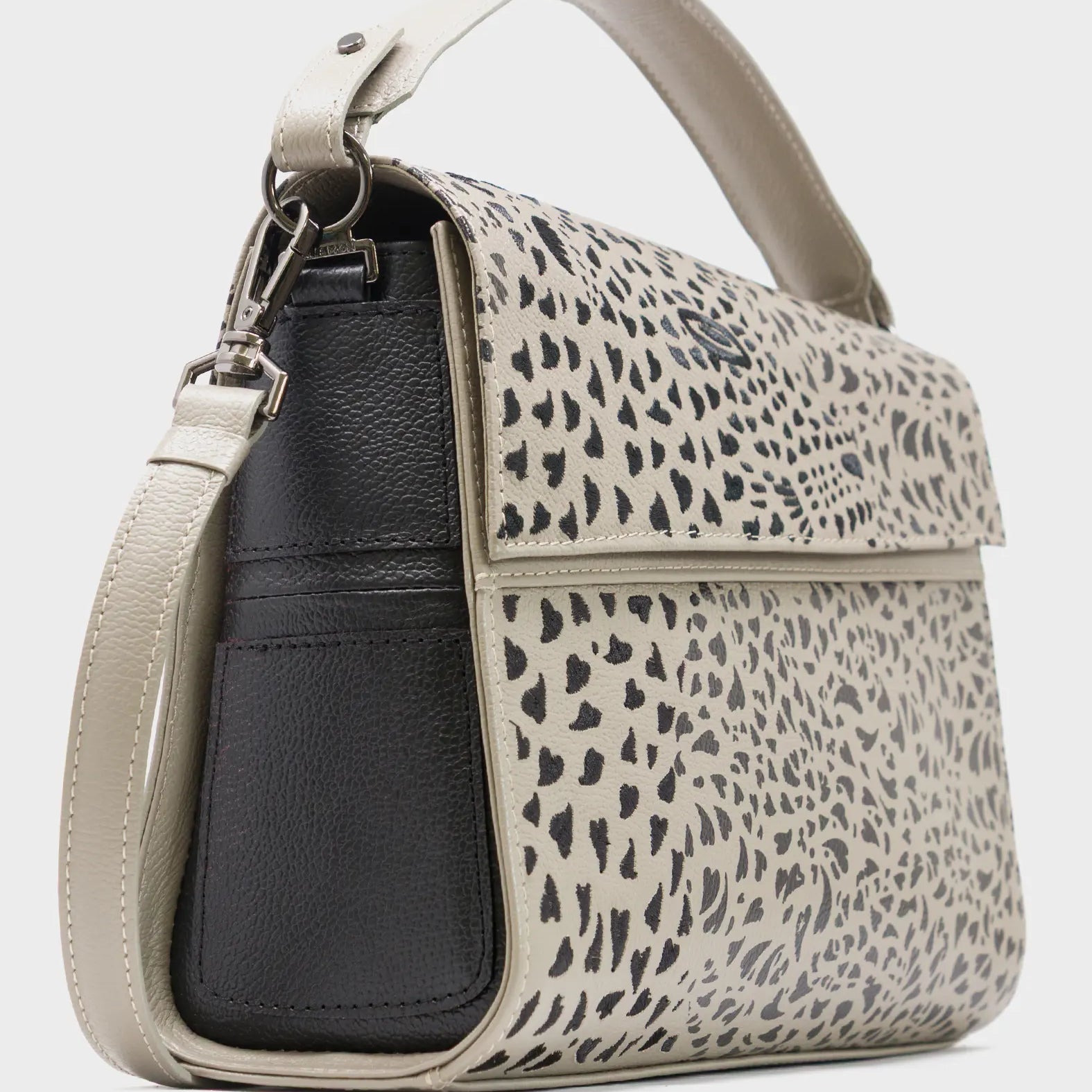 Anastasio Medium Crossbody Handbag Tuffet Brown Leather - Wild Heart Embroidery - Detail view