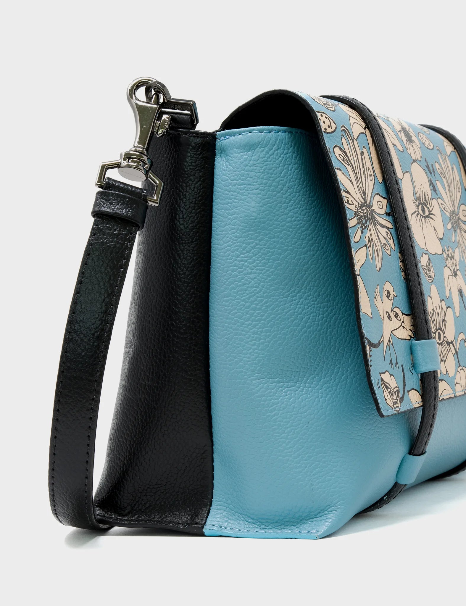 Reversible Small Messenger Bag Balck And Blue Leather - Floral Print - Side