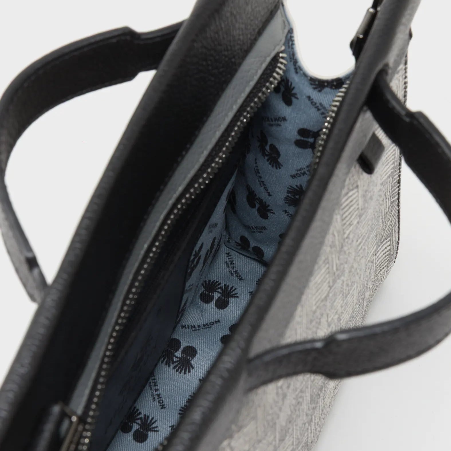 Vali Small Crossbody Moonwalk Gray Leather Bag - Cubes Print - Inside View