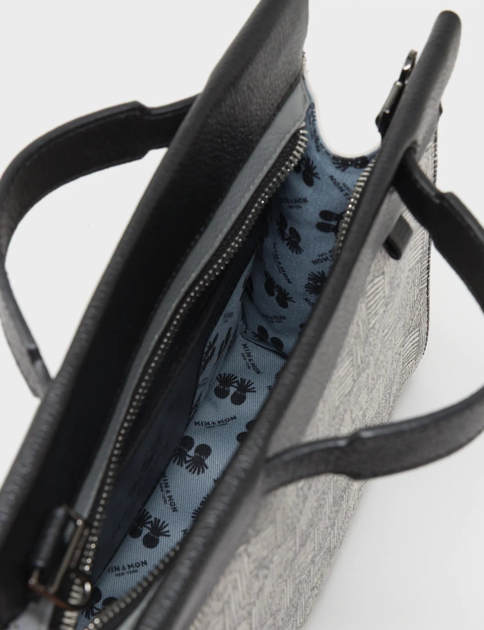 Vali Small Crossbody Moonwalk Gray Leather Bag - Cubes Print - Inside View
