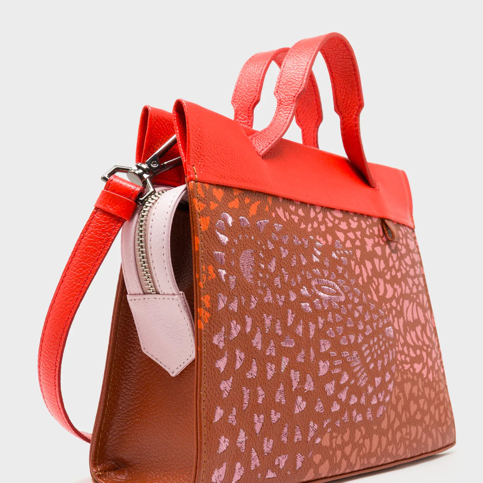 Vali Crossbody Baked City Brown and Fiesta Red Leather Bag - Retro Tiger Embroidery - Detail View