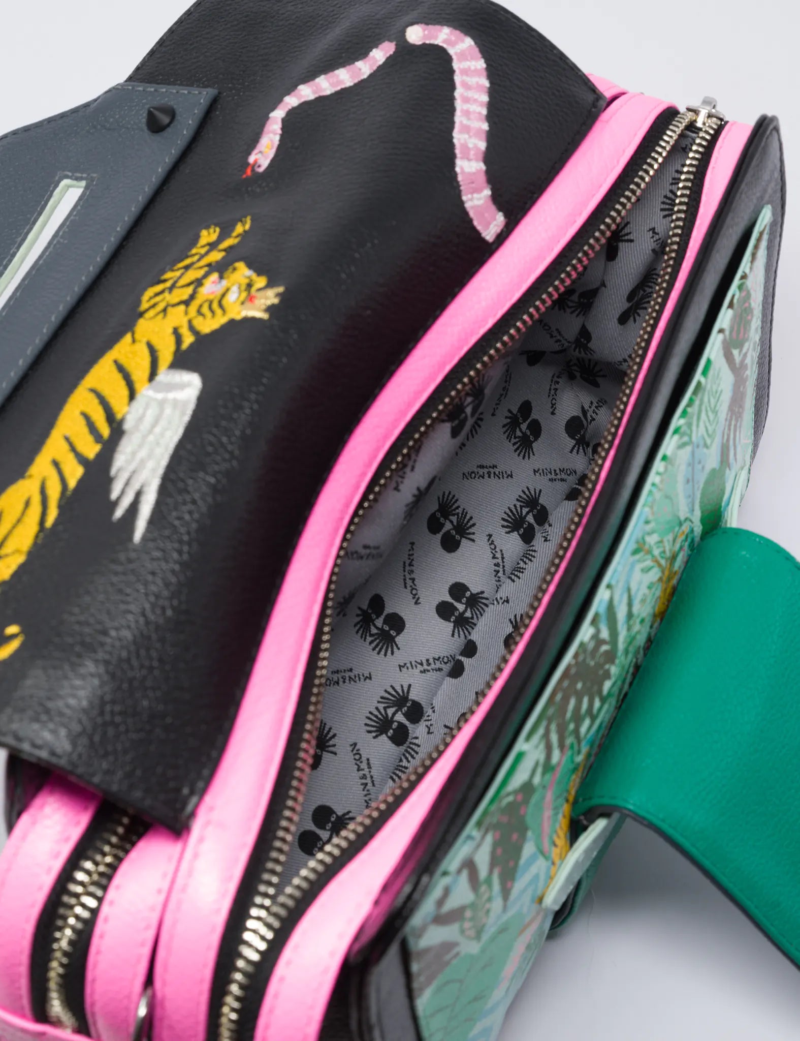 Cael Reversible Black And Green Shoulder Bag - El Trópico Design Detail View