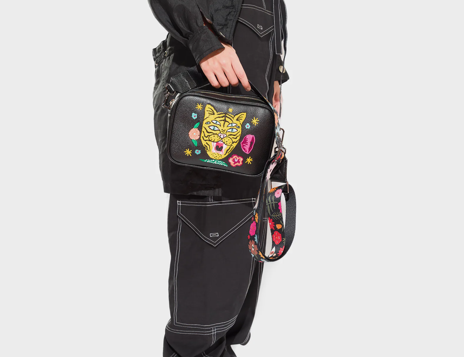 Verto Black Leather Crossbody Bag - Tiger and Flowers Embroidery - Model