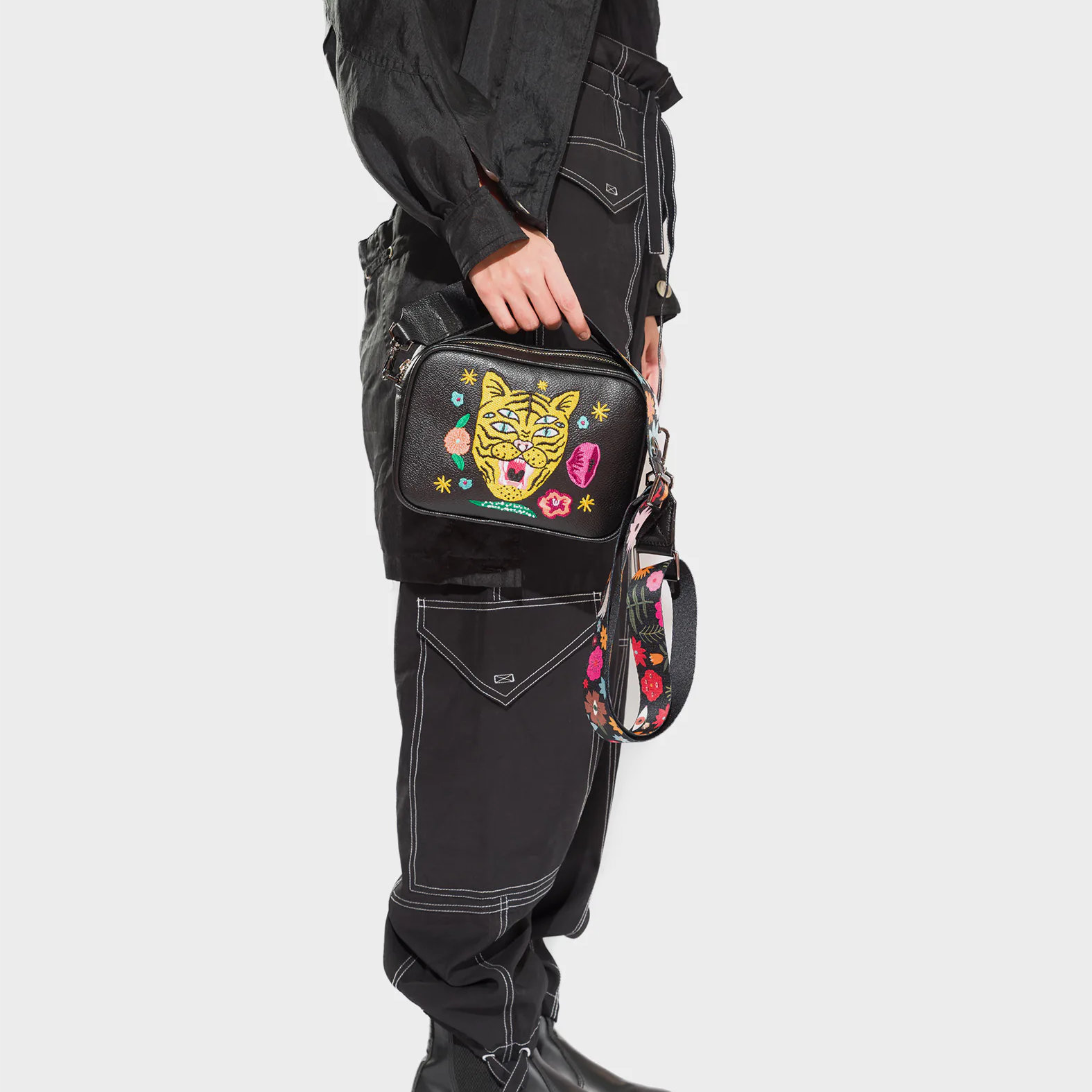 Verto Black Leather Crossbody Bag - Tiger and Flowers Embroidery - Model