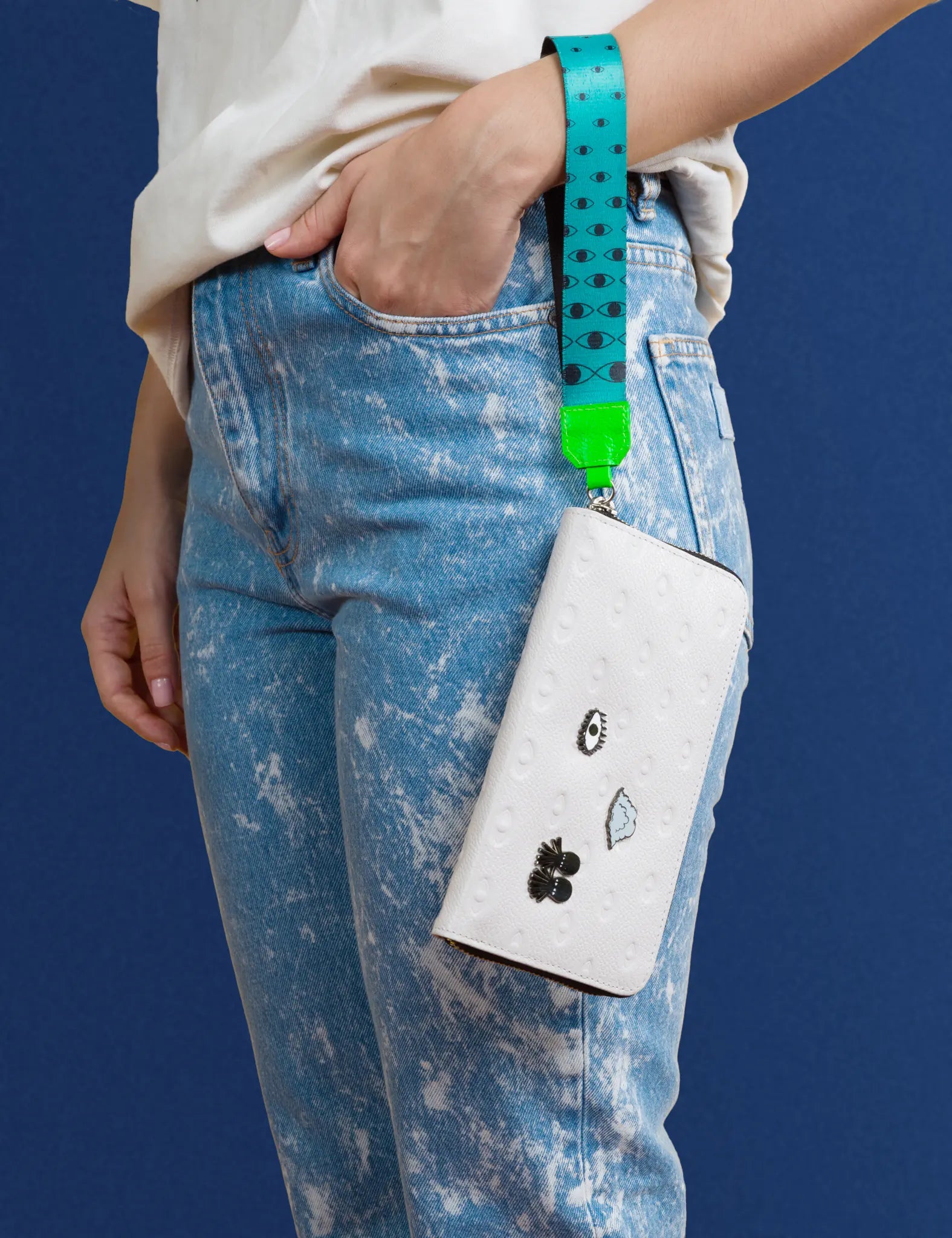 Francis Cream Leather Wallet - Debossed all over eyes pattern - Model