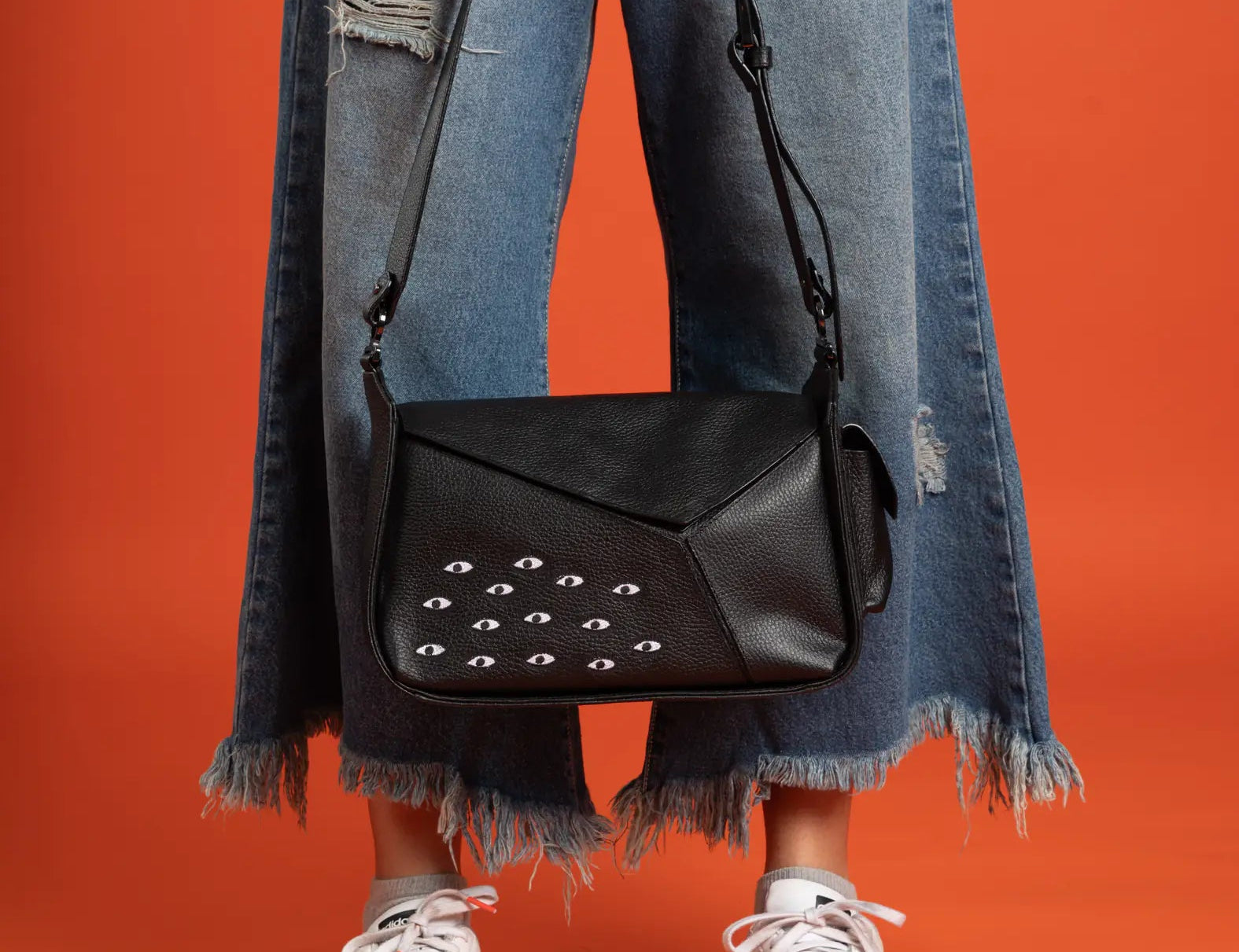 Houston Black Leather Shoulder Bag - Eyes Embroidery - Model