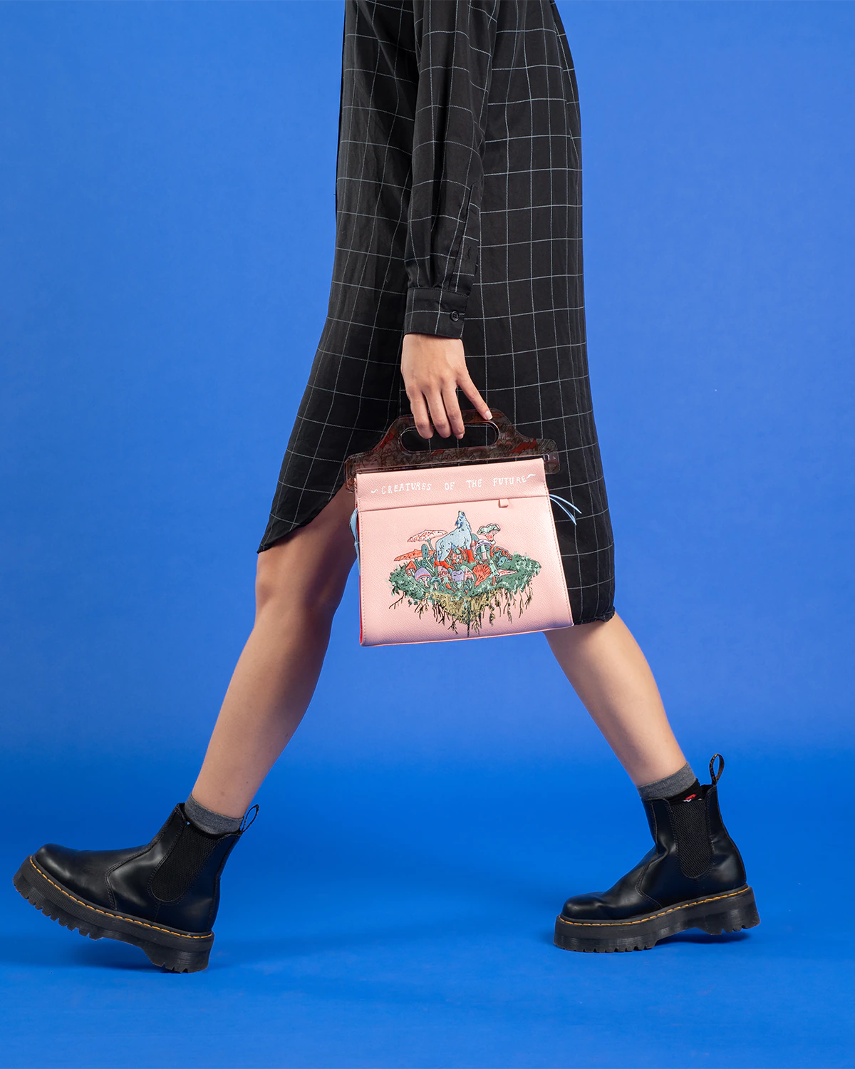 Vali Rosa Quartz Leather Crossbody Handbag Plastic Handle - Woodlands Print - On figure